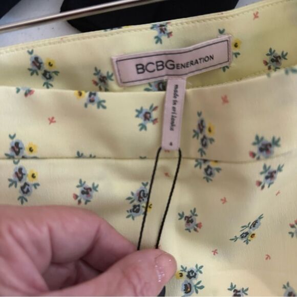 BCBGeneration Dainty Ditsy Slit Front Midi‎ Skirt in Yellow Size 4 NWT - Picture 8 of 9
